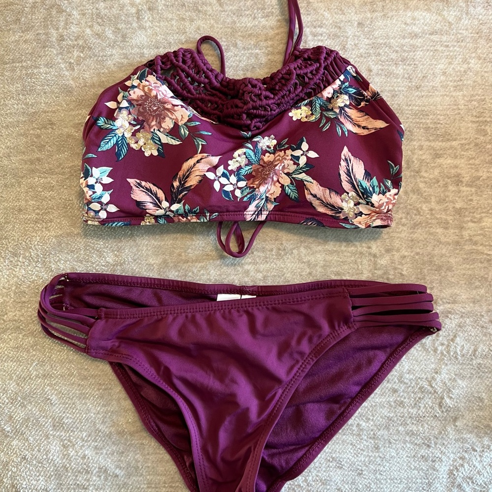 Women’s Ambrielle swimsuit Size Small